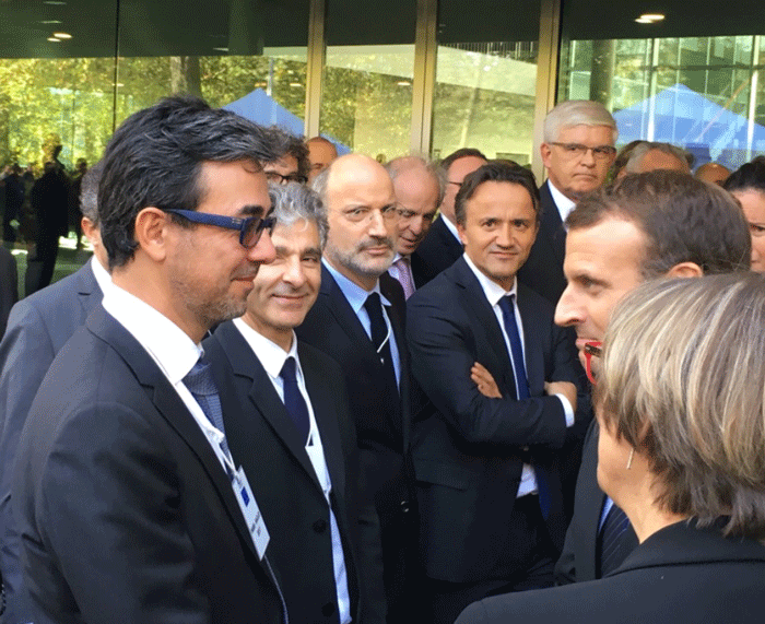 Le président de la République, Emmanuel Macron, rencontrant Alain Bui, le président de l'UVSQ