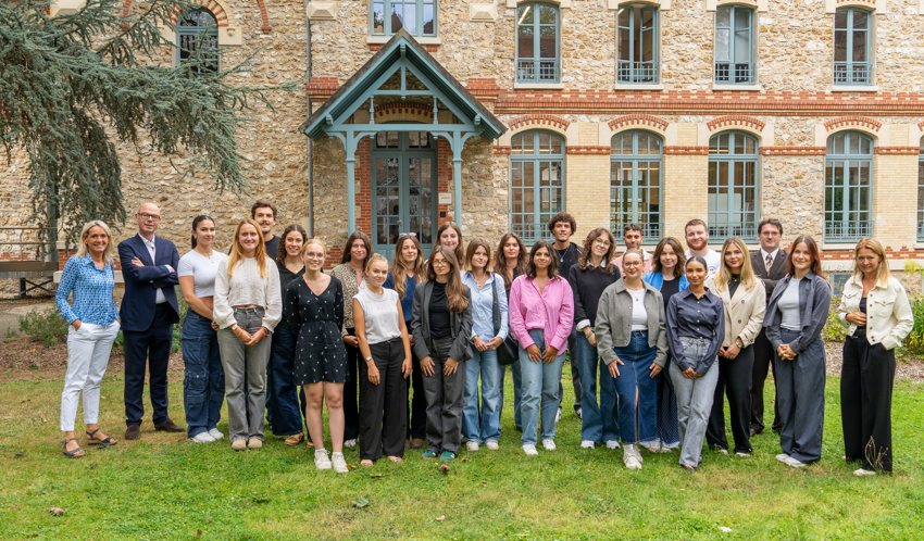 Les étudiants du M2 (Carrières administratives , carrières judiciaires) promo 2025-26 à qui la Faculté souhaite une semblable réussite.