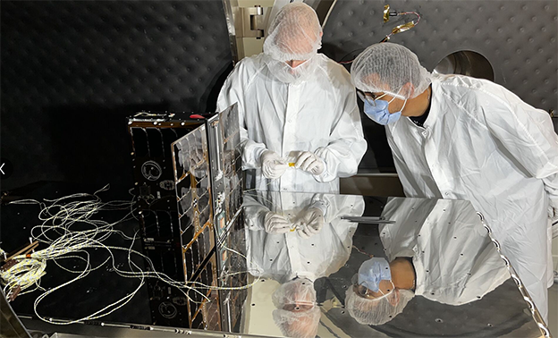 UVSQ-SAT NG 221124